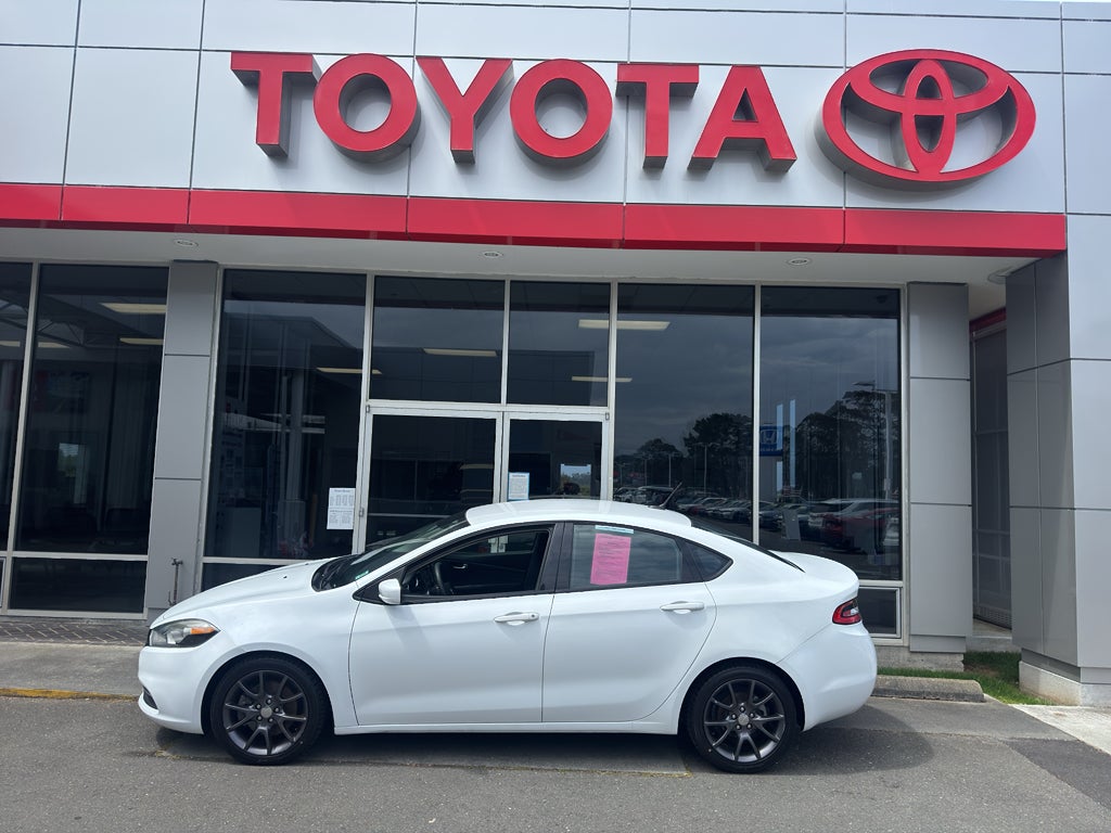 2016 Dodge Dart SE in Bright White Clearcoat — front three-quarter view
