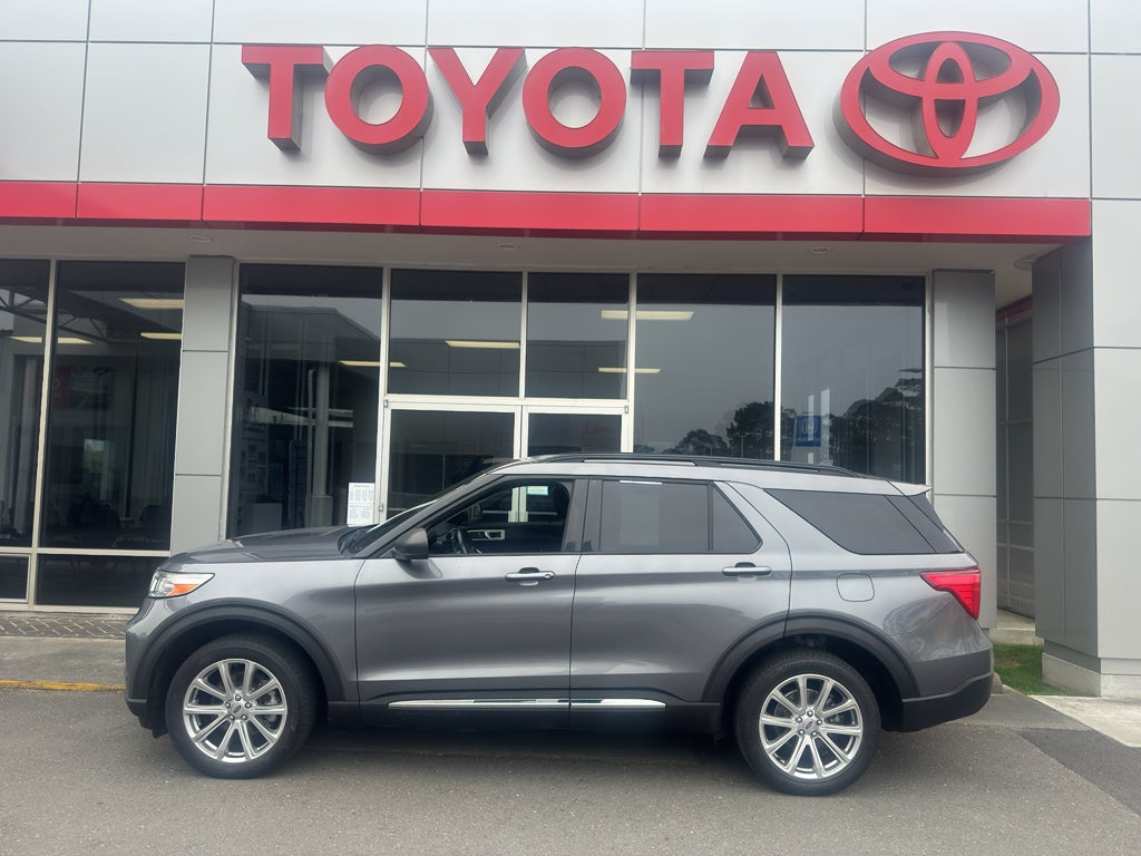 2021 Ford Explorer XLT in Carbonized Gray Metallic — front three-quarter view