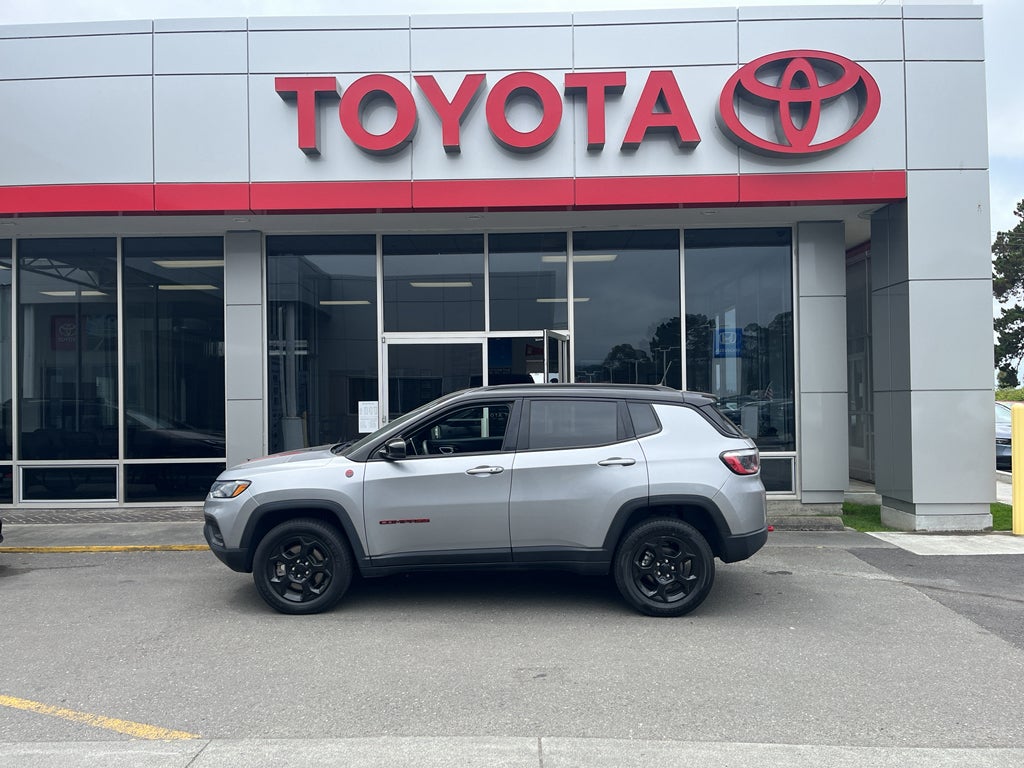 2024 Jeep Compass Trailhawk in Black Clearcoat — front three-quarter view
