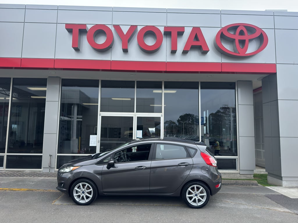 2017 Ford Fiesta SE in Magnetic Metallic — front three-quarter view