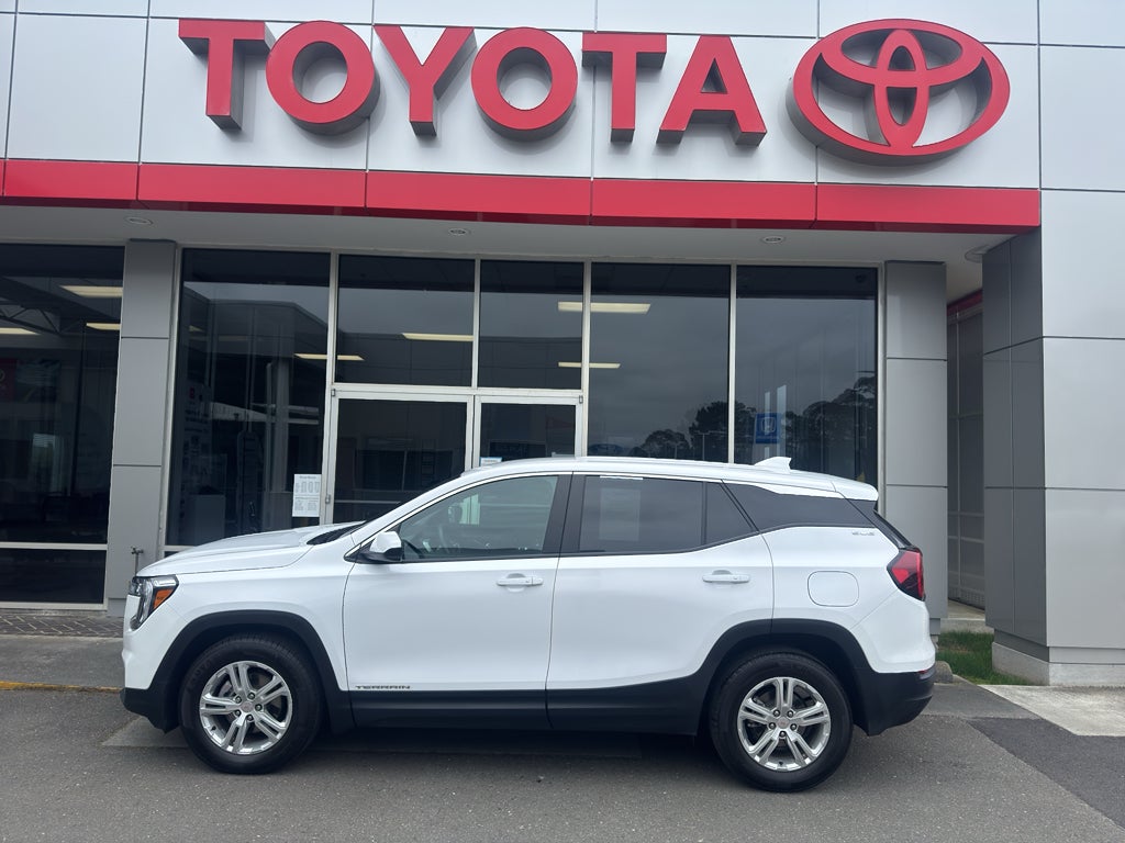 2024 GMC Terrain SLE in Summit White — front three-quarter view