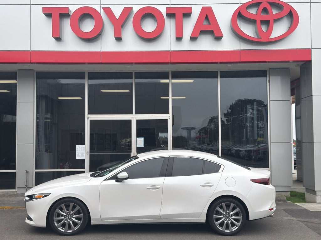 2021 Mazda Mazda3 Select in Snowflake White Pearl Mica — front three-quarter view