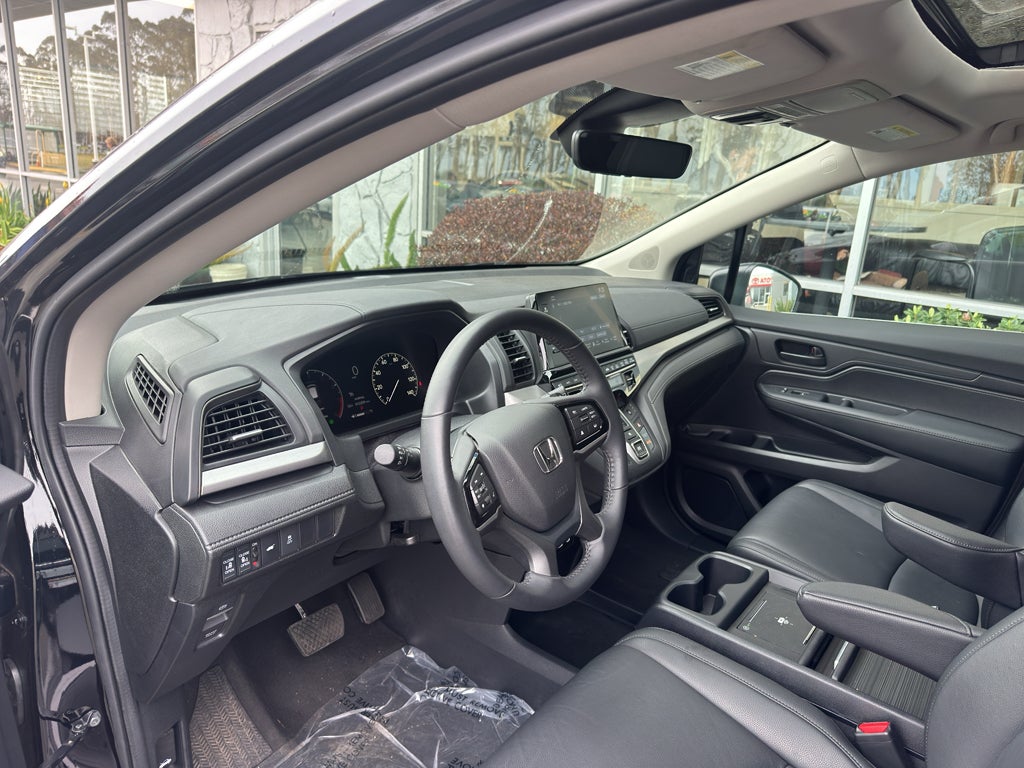 2025 Honda Odyssey — rear three-quarter view