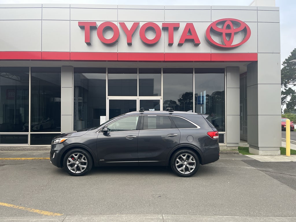 2017 Kia Sorento SX V6 in Platinum Graphite — front three-quarter view