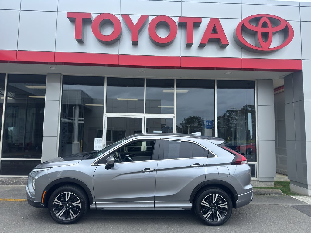 2024 Mitsubishi Eclipse Cross SEL in Alloy Silver Metallic — front three-quarter view