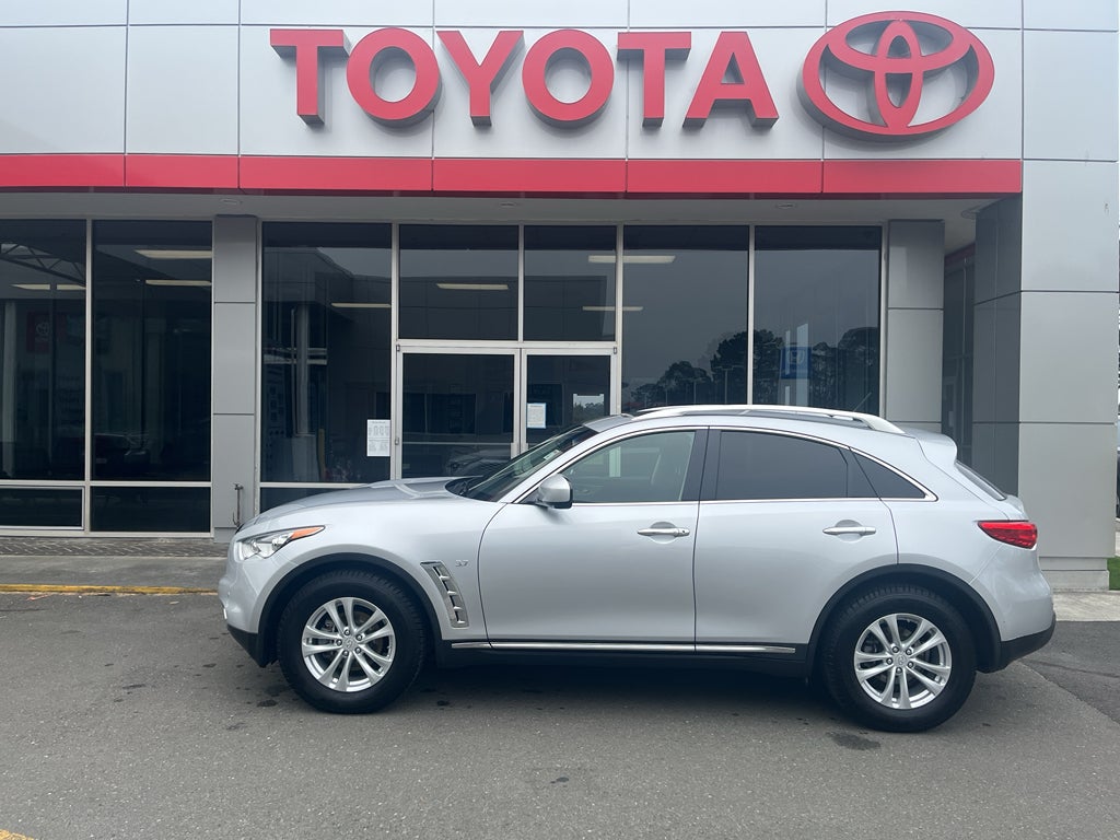 2017 INFINITI QX70 Base in Liquid Platinum — front three-quarter view