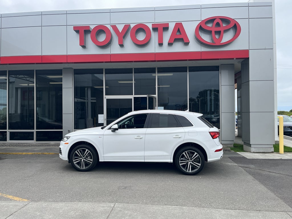 2020 Audi Q5 e Premium Plus in Ibis White — front three-quarter view